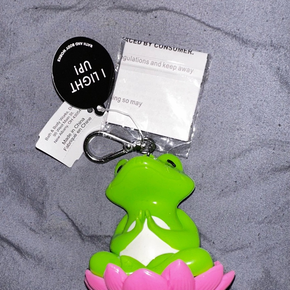 NWT Bath& Body Works Frog pocketbac holder